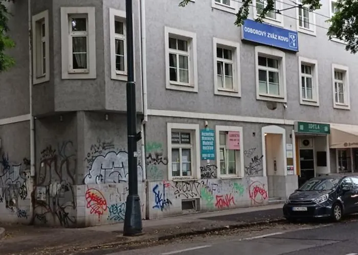 Central Apartman Gazde/Camere de închiriat